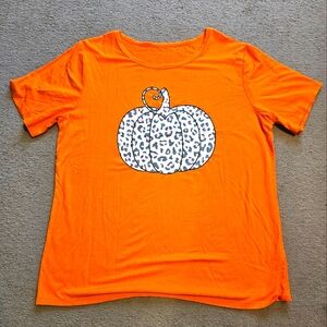 Woman's XL Orange Pumpkin Graphic T-Shirt